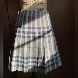 Burberry pleated mini skirt size US 2